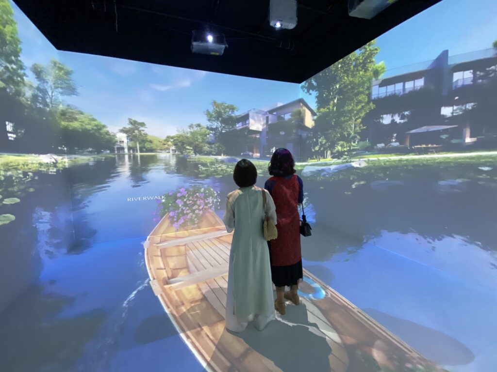 IMMERSIVE ROOM